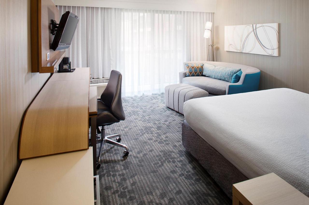 Готель Courtyard By Marriott Richmond Airport Сендстон Екстер'єр фото