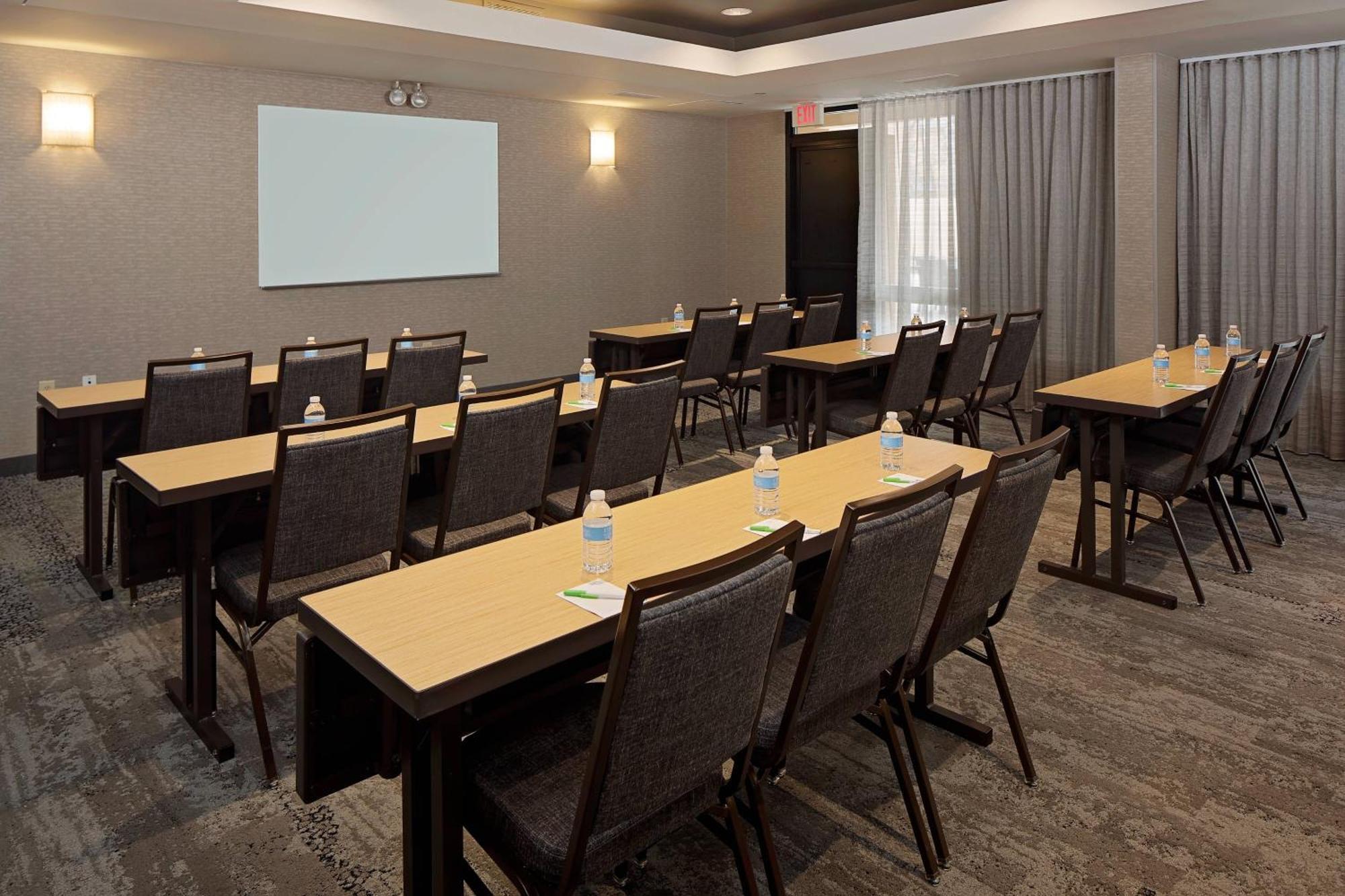 Готель Courtyard By Marriott Richmond Airport Сендстон Екстер'єр фото