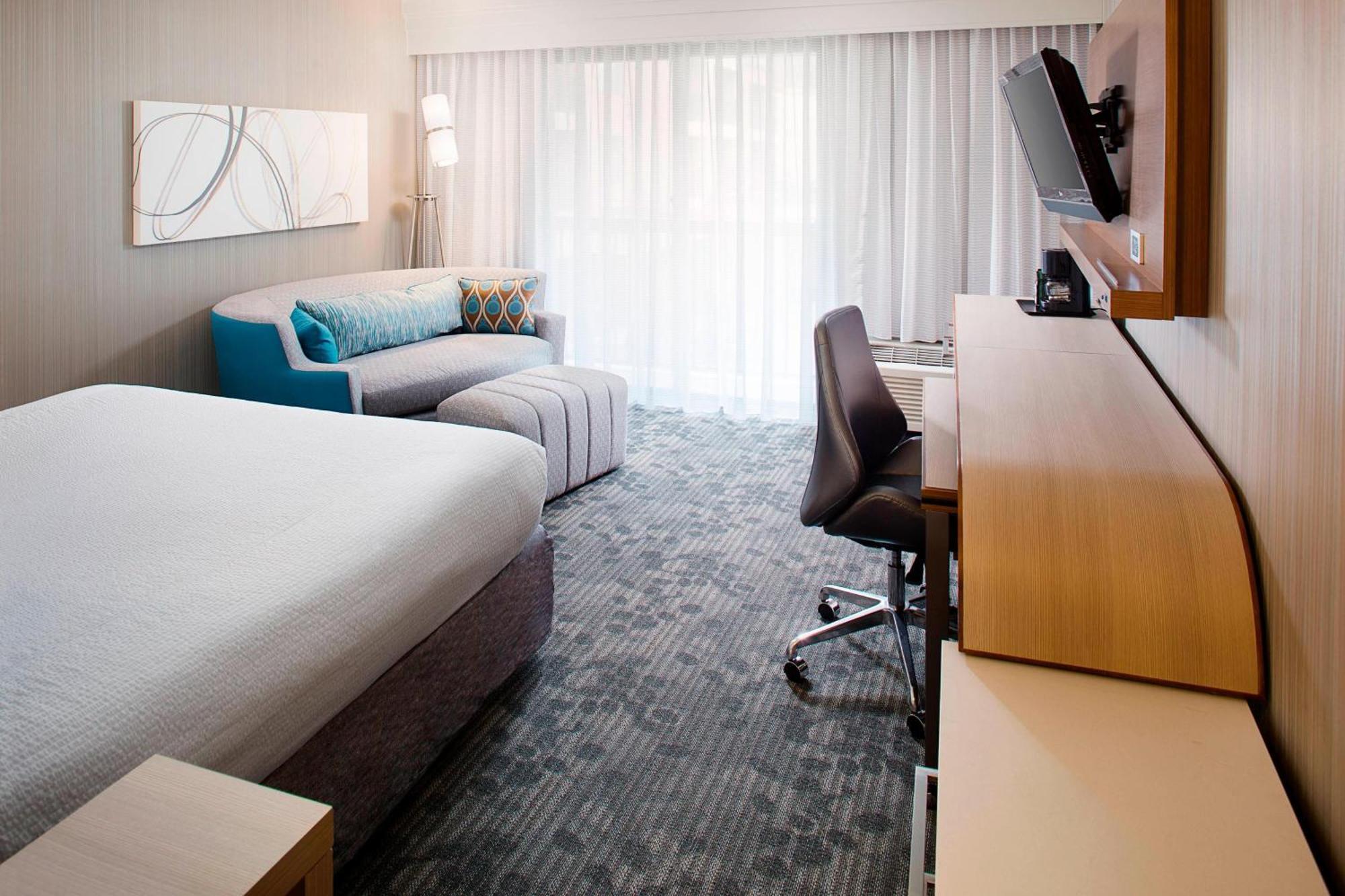 Готель Courtyard By Marriott Richmond Airport Сендстон Екстер'єр фото
